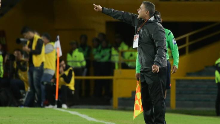 Me da pena decirlo, el fútbol colombiano se está llenando de técnicos extranjeros: P. Sarmiento