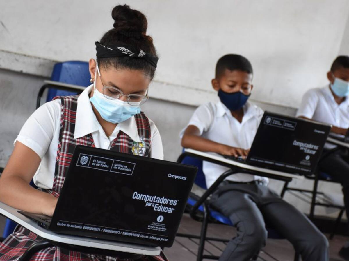 Más de mil estudiantes de Caldas recibirán equipos de cómputo