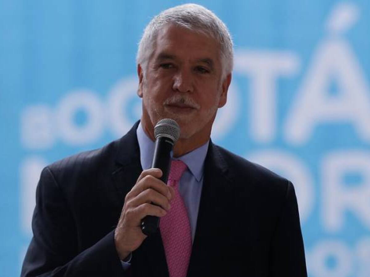 “Unos hablan y otros hacemos”: Peñalosa a Vargas Lleras