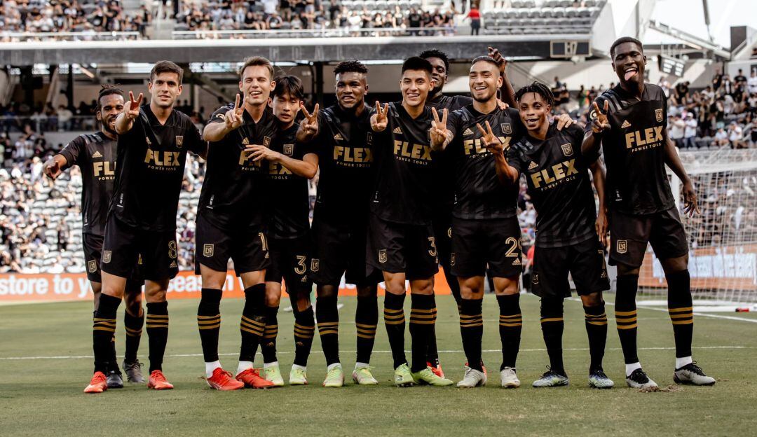 Cristian Arango festeja una de sus dos anotaciones ante San José.