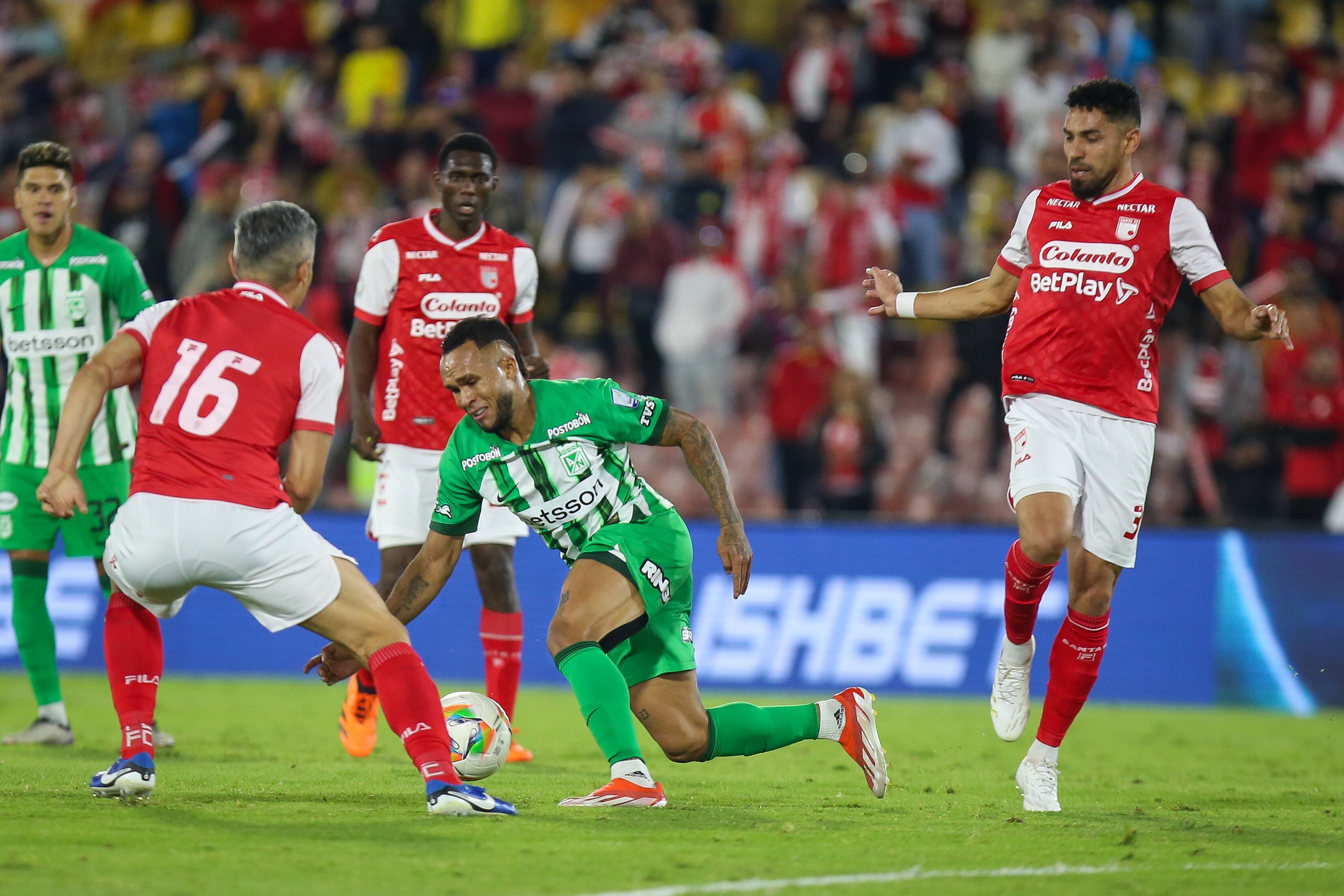 Santa Fe y Nacional vuelven a enfrentarse tras sus encuentros en los cuadrangulares finales. (Colprensa - Catalina Olaya).