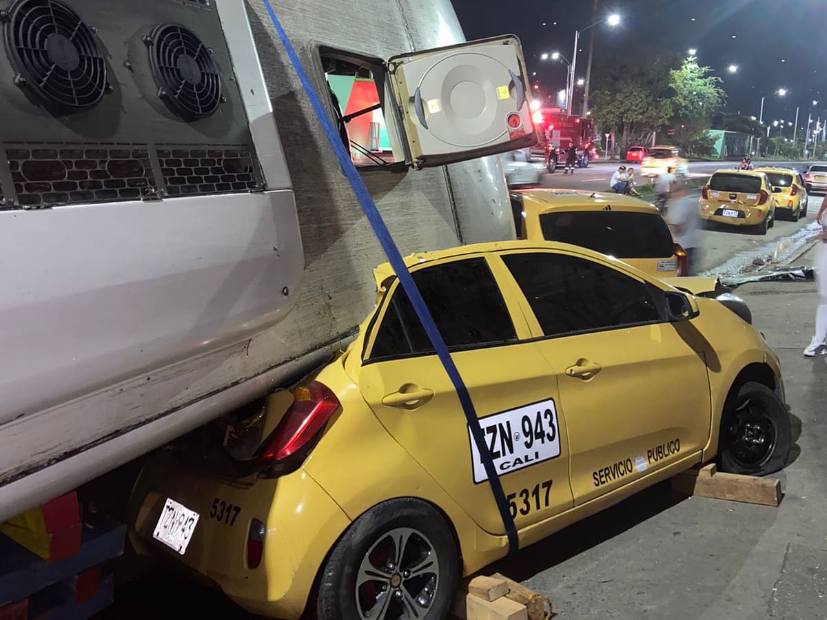 Siete lesionados deja choque entre bus del MÍO, buseta y tres taxis en Cali