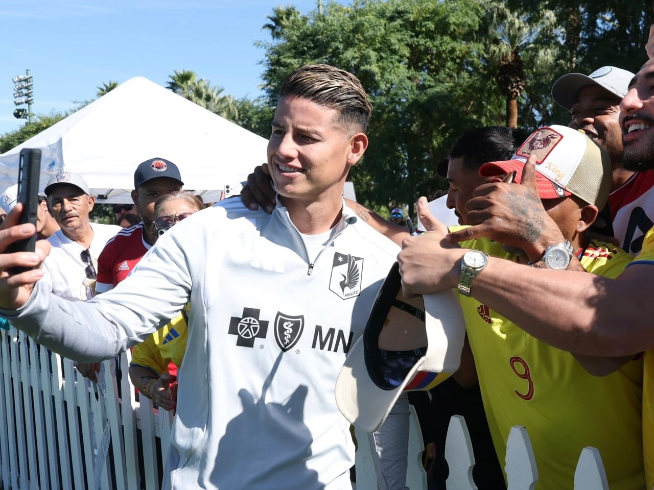 James Rodríguez comparte con los aficionados en su nuevo equipo del Minnesota / Twitter: @MNUFC.