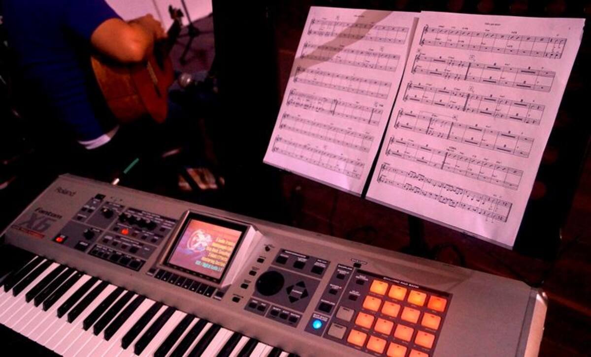 Juanes aprobó las coreografías y partituras previamente ensayadas por los jóvenes de las organizaciones musicales.