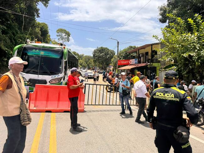 Campesinos de la Sierra Nevada cierran la vía de acceso al Parque Tayrona