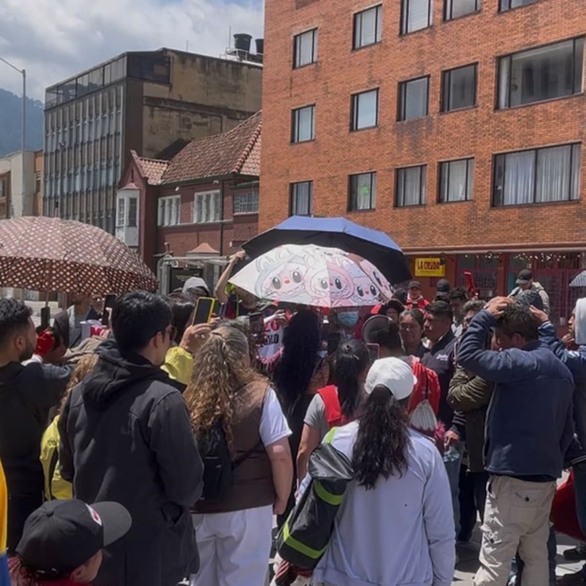 Vendedores ambulantes protestan por decreto que regula ventas en espacio público de Bogotá
