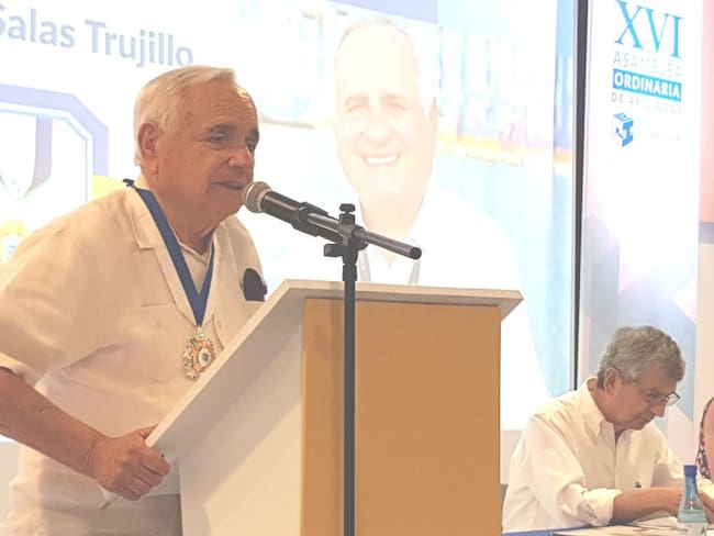 Alfonso Salas Trujillo recibe condecoración por su vida y obra