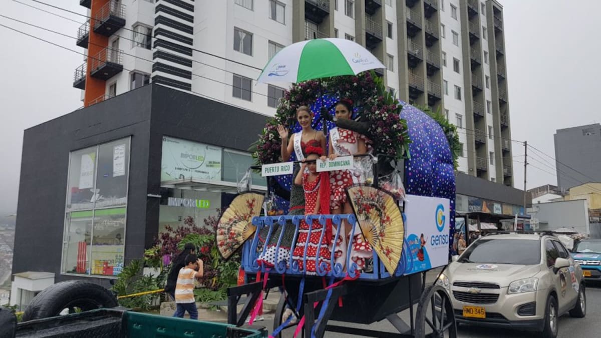 El desfile de las Carretas del Rocío en el cuarto día de la Feria de Manizales