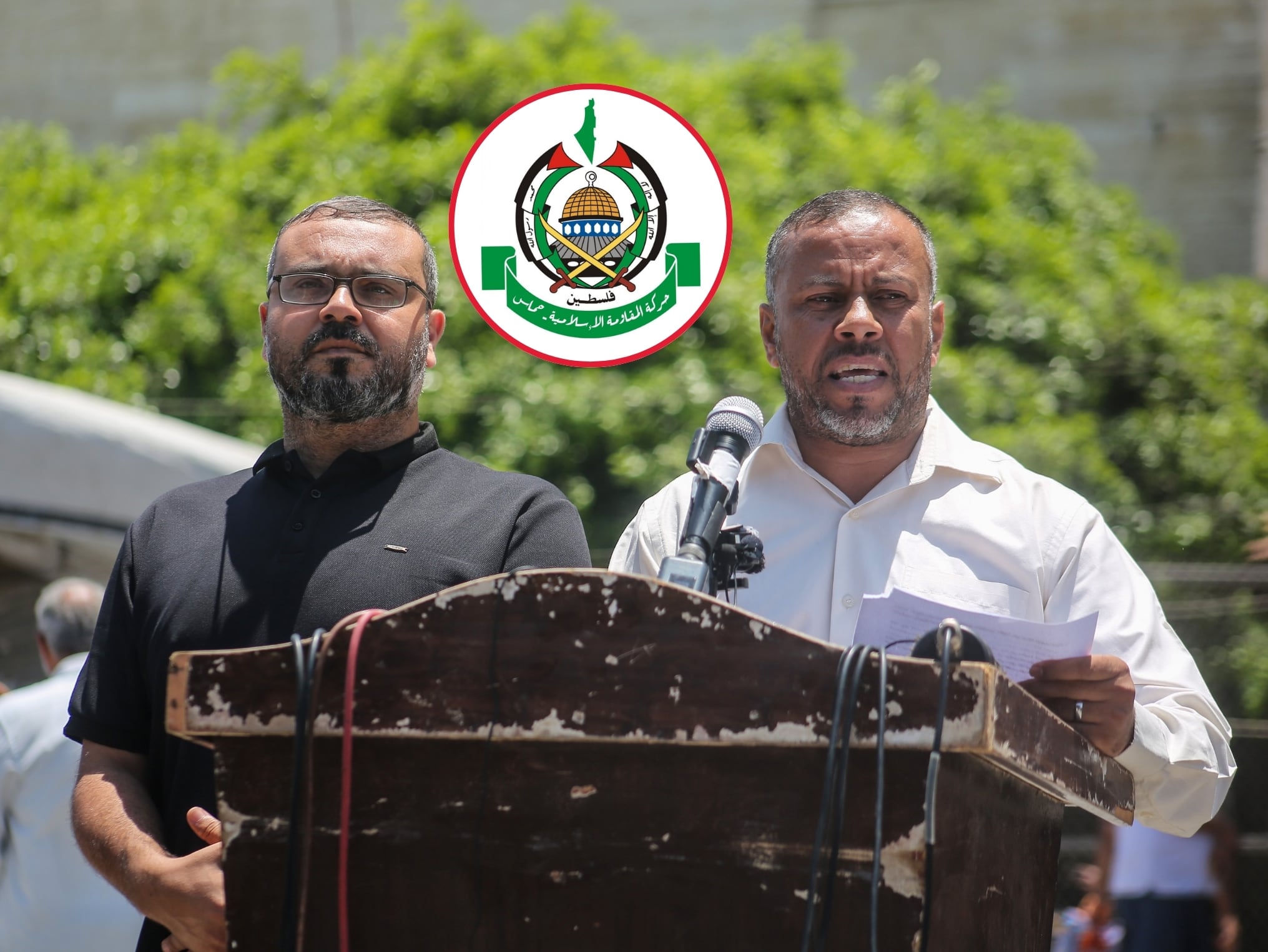 Ismail Thawabteh (derecha) , Director de la oficina de prensa de Palestina and y Hazem Qassem (Izquierda), portavoz de Hamas, en conferencia de prensa (Crédito: Ahmad Hasaballah/Getty Images)