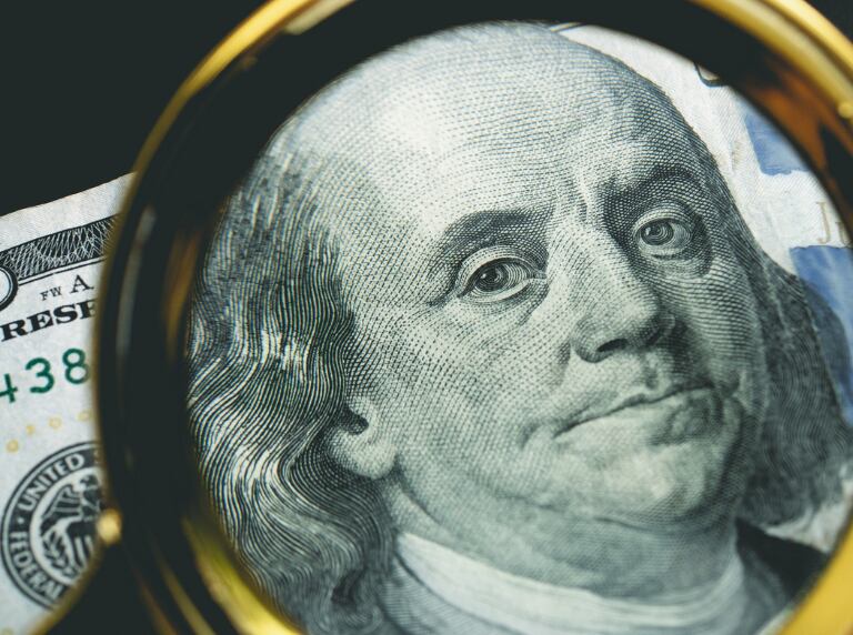 Imagen de un billete de 100 dólares estadounidenses (Getty Images)