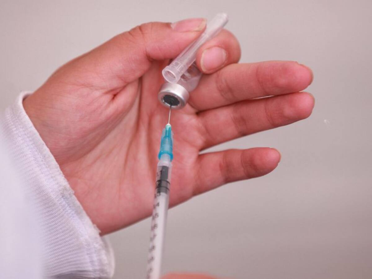 ¿Se pueden poner juntas las vacunas de influenza y la de COVID-19?