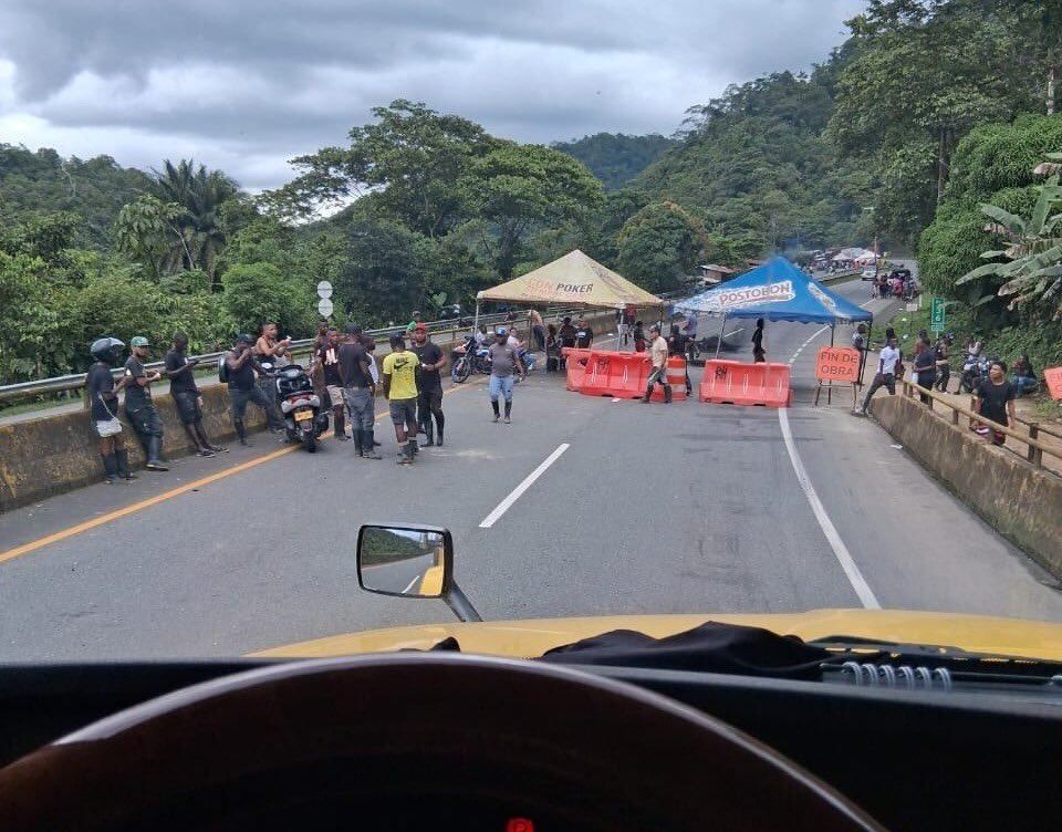 Bloqueos en la via Buga - Buenaventura / Cortesía Colfecar