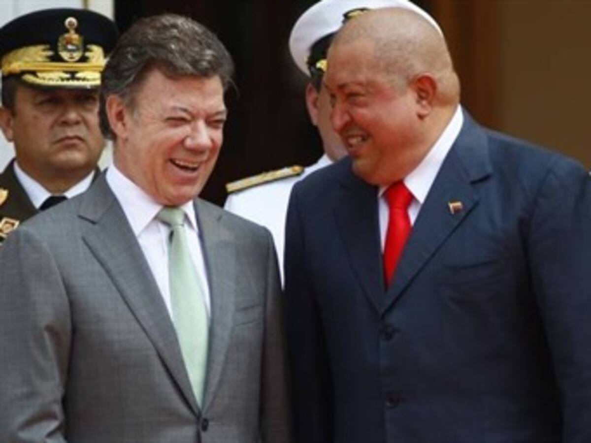 Tras triunfo de Chávez, Colombia priorizará relaciones con Venezuela