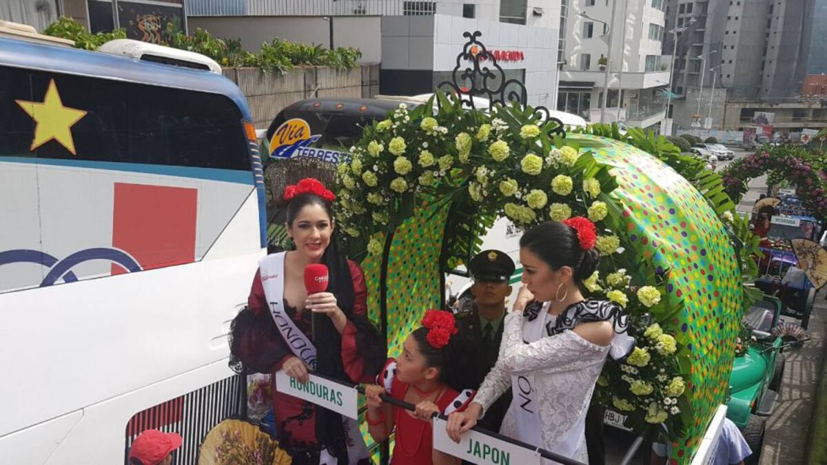 El desfile de las Carretas del Rocío en el cuarto día de la Feria de Manizales