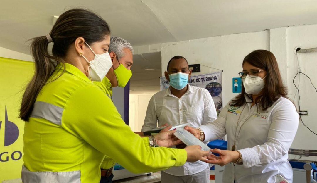 Entre los elementos donados están camillas de citología, muebles para almacenamiento de medicamentos, tensiómetros, entre otros