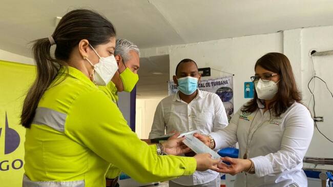 Entre los elementos donados están camillas de citología, muebles para almacenamiento de medicamentos, tensiómetros, entre otros