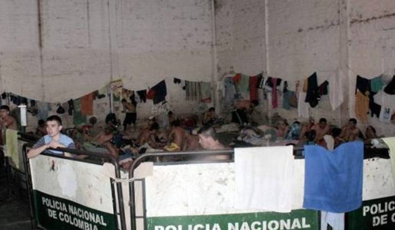 Hacinadas se encuentran las estaciones de policía.