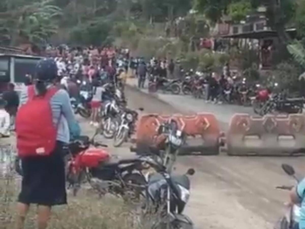 Pobladores de zona rural del municipio de La Plata, impiden nuevamente el avance del ejército.