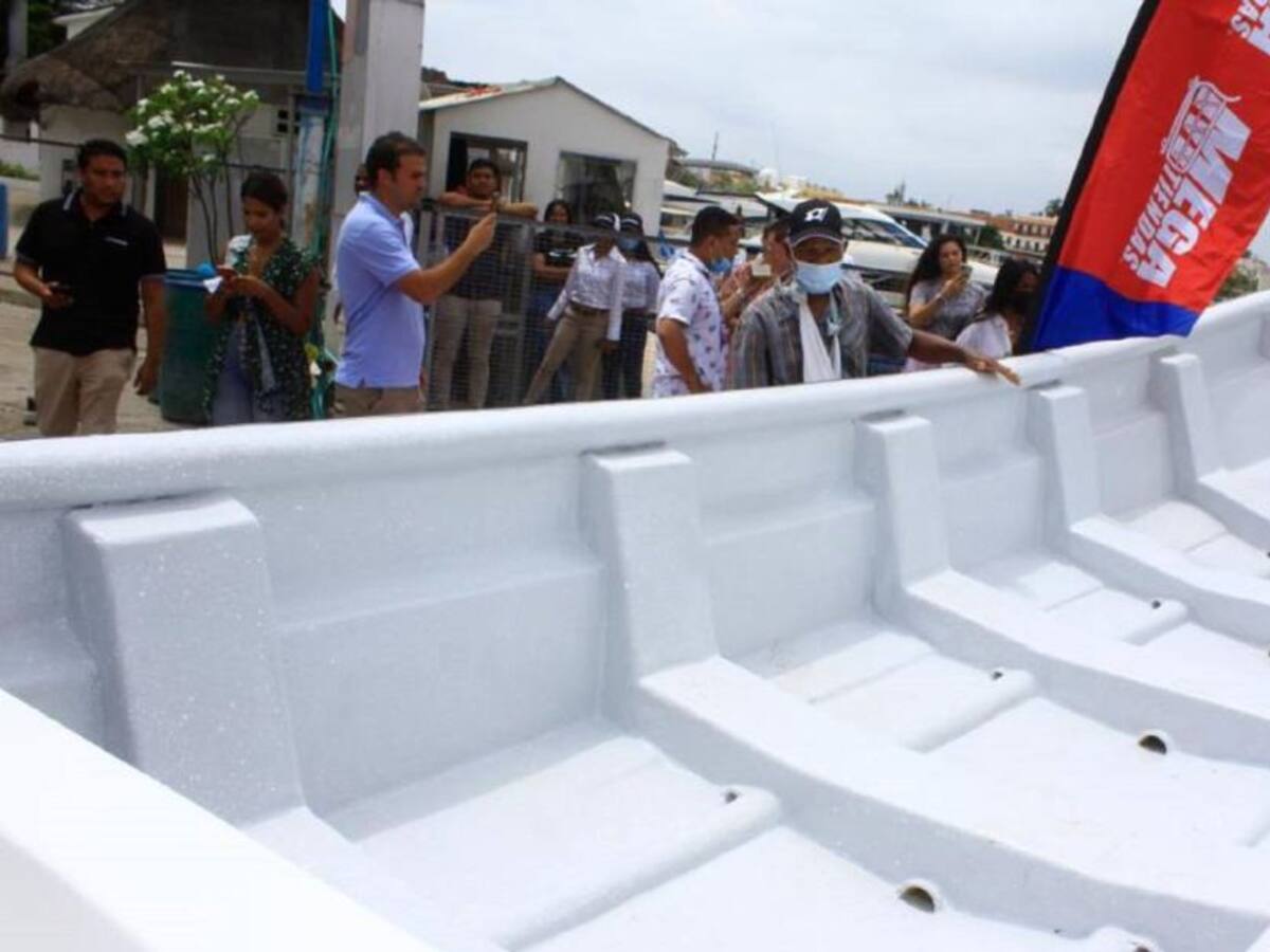 Pescador de La Boquilla Santander González, tiene nueva embarcación