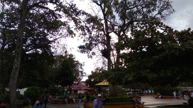 Plaza principal en el corregimiento de Barcelona en Calarcá