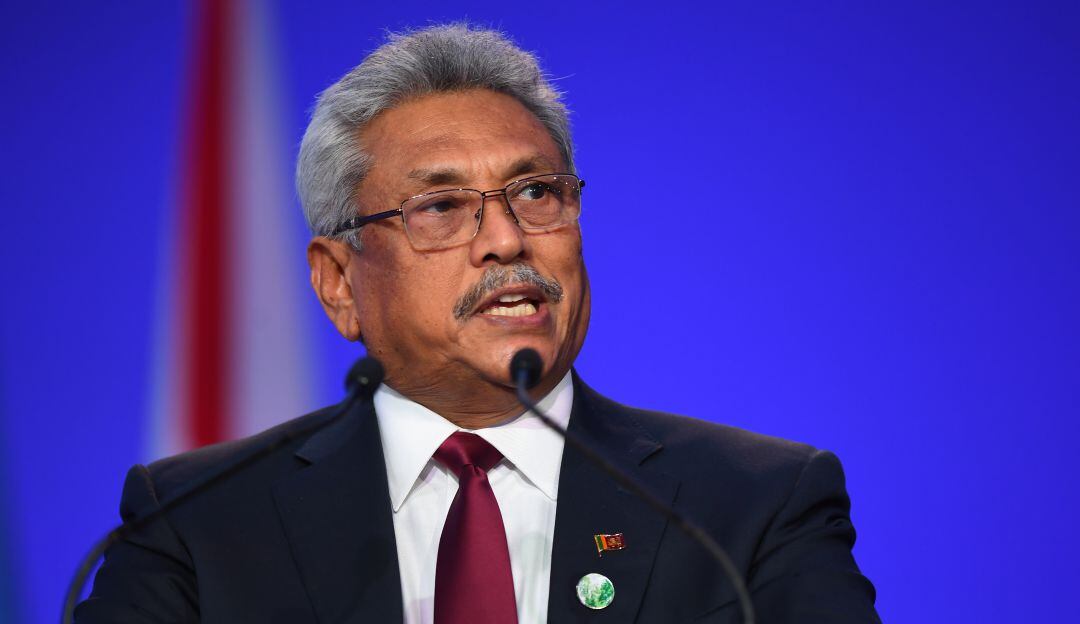 Presidente de Sri Lanka se refugia en una base aérea