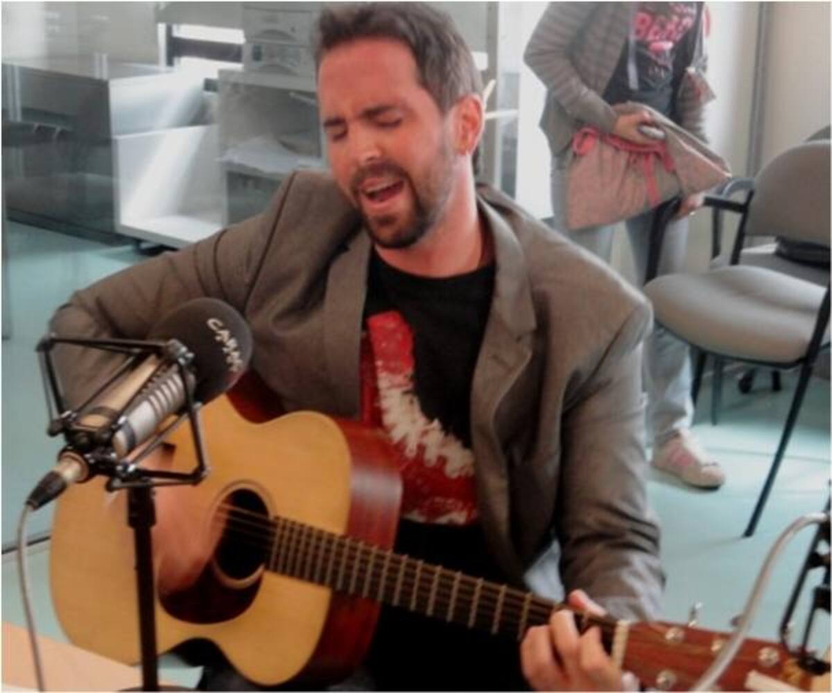 Lucas Arnau, Cantante