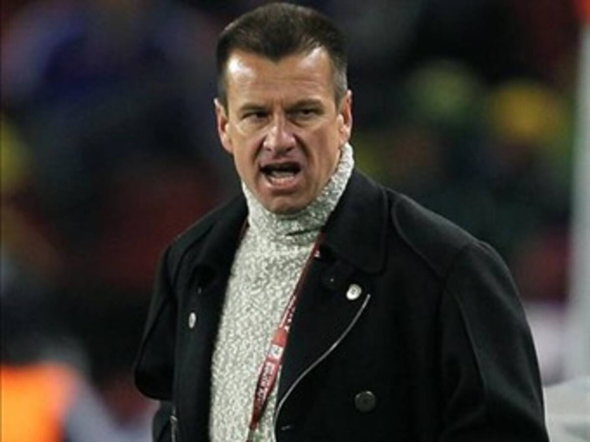 La FIFA descarta sanción a Dunga por agresión verbal a periodista