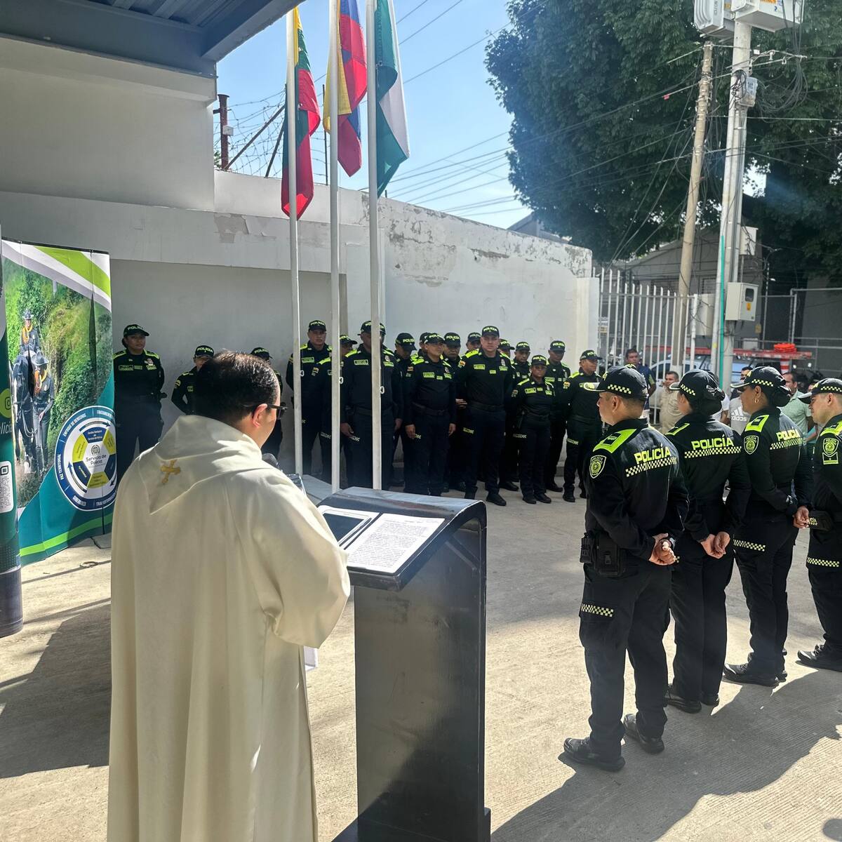 Policía de Bolívar celebró el Día del Héroe de la Nación