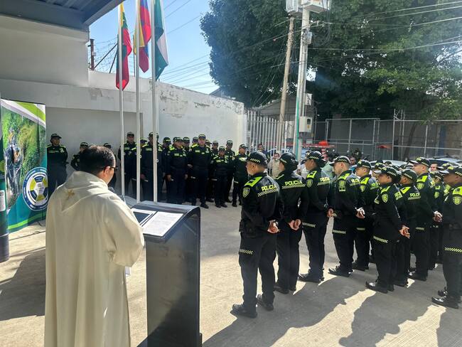 Policía de Bolívar celebró el Día del Héroe de la Nación