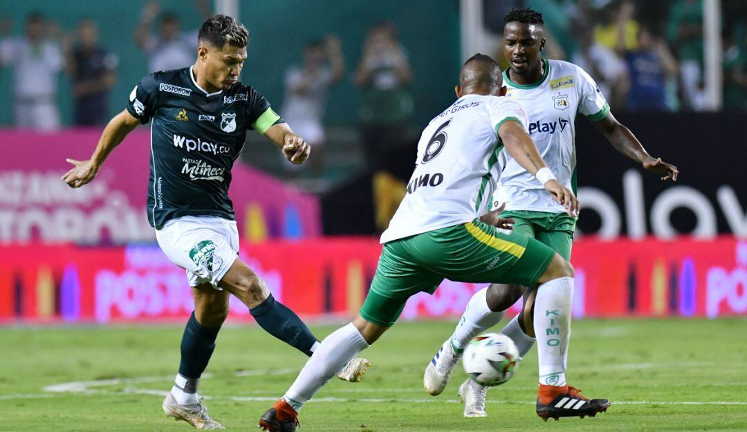 Teófilo Gutiérrez ante el Deportes Quíndio.