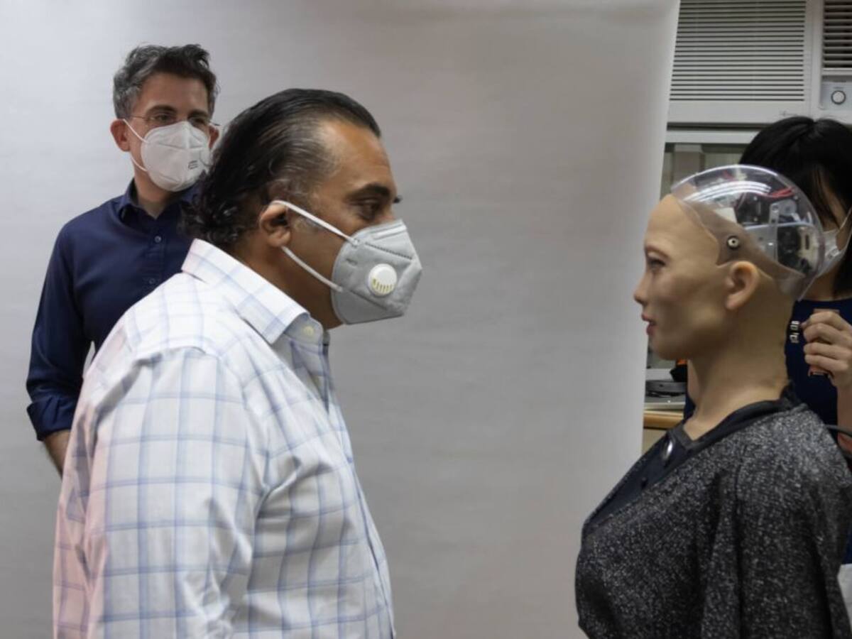 China lanza robot enfermera para atender pacientes COVID-19