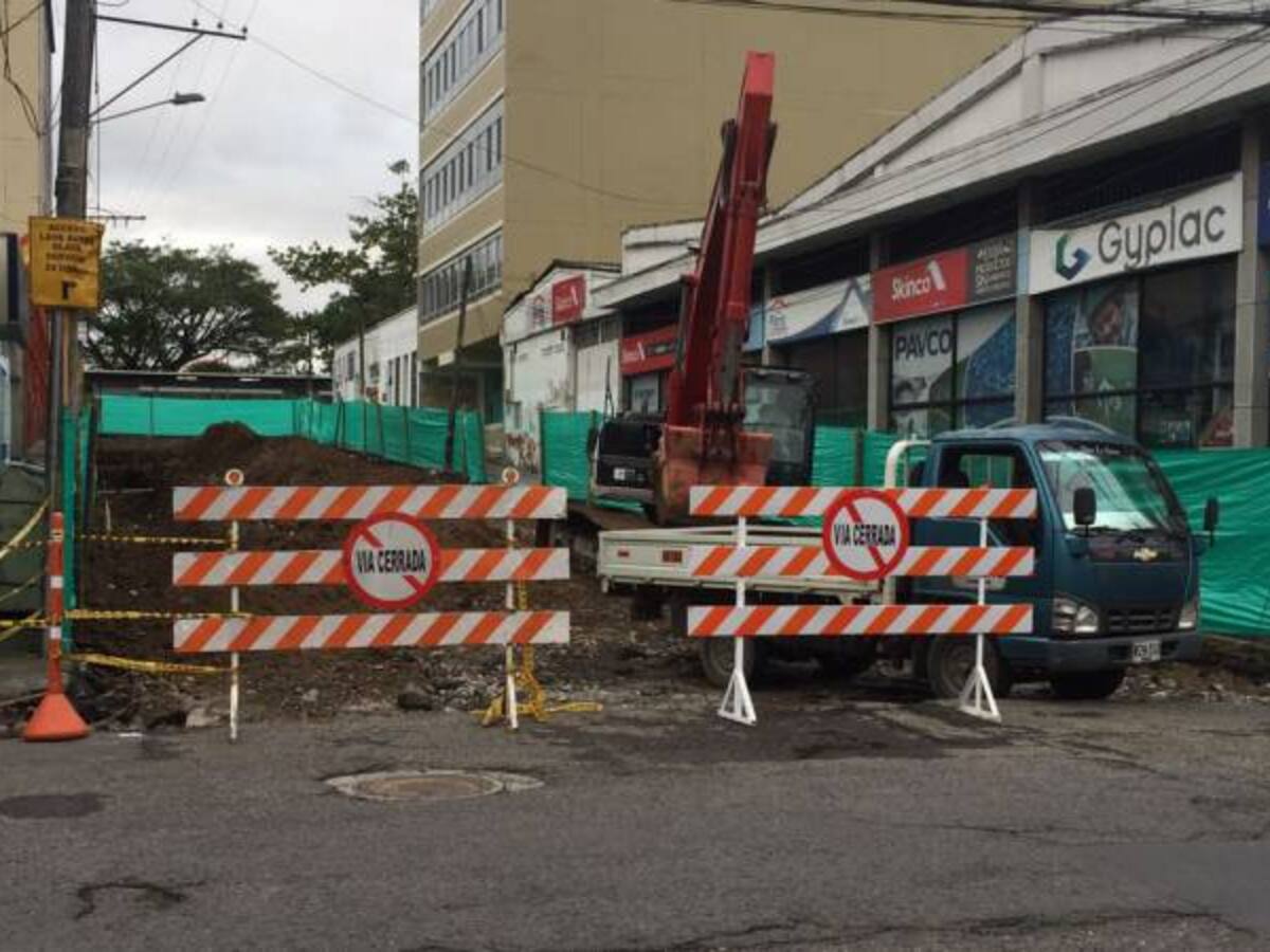Vías cerradas en el centro de Pereira por obras de aguas y aguas