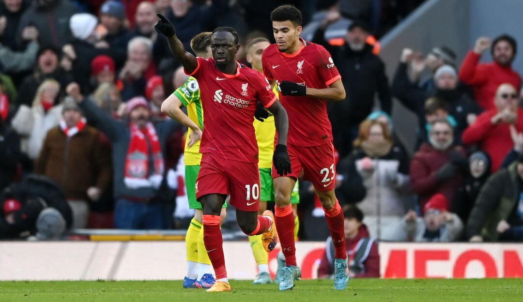 Luis Díaz y Sadio Mané, dos de los jugadores que ha alternado Jürgen Klopp en los recientes partidos del Liverpool.