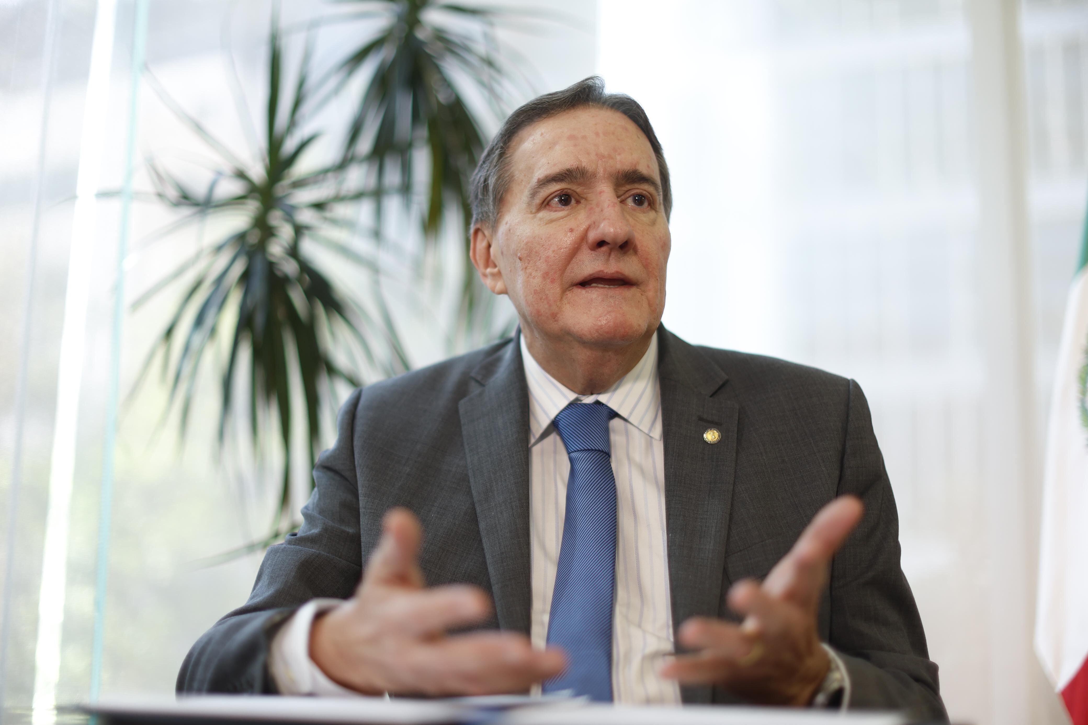 MEX5559. CIUDAD DE MÉXICO (MÉXICO), 05/03/2025.- El director de la Organización Panamericana de la Salud (OPS), Jarbas Barbosa, habla durante una entrevista con EFEeste miércoles, en la Ciudad de México (México). Mantener la colaboración entre los países de América Latina, ante la salida de Estados Unidos de la Organización Mundial de la Salud (OMS), será clave para la seguridad sanitaria no sólo en la región, sino a nivel global, señaló Jarbas Barbosa. EFE/ Sáshenbka Gutiérrez