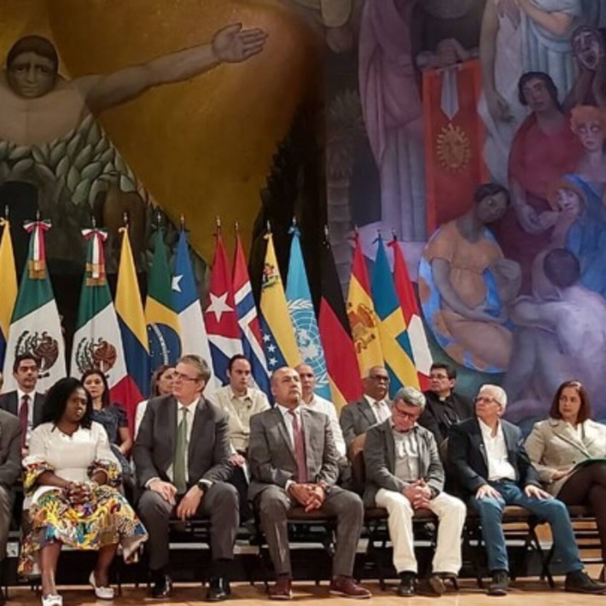 Petro llama a consultas al equipo negociador del Gobierno con el ELN
