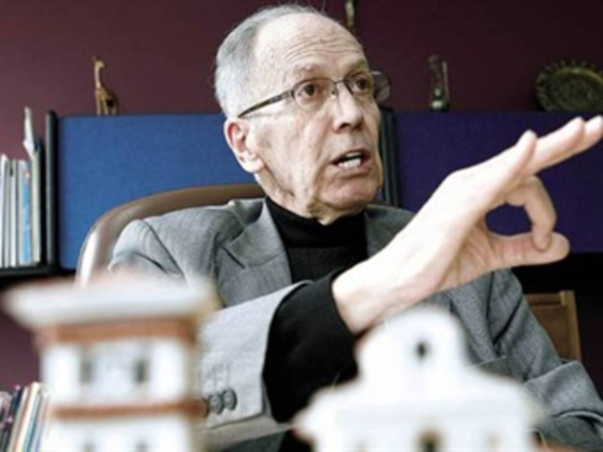 Compañía de Jesús prohíbe al padre Llano seguir escribiendo su columna