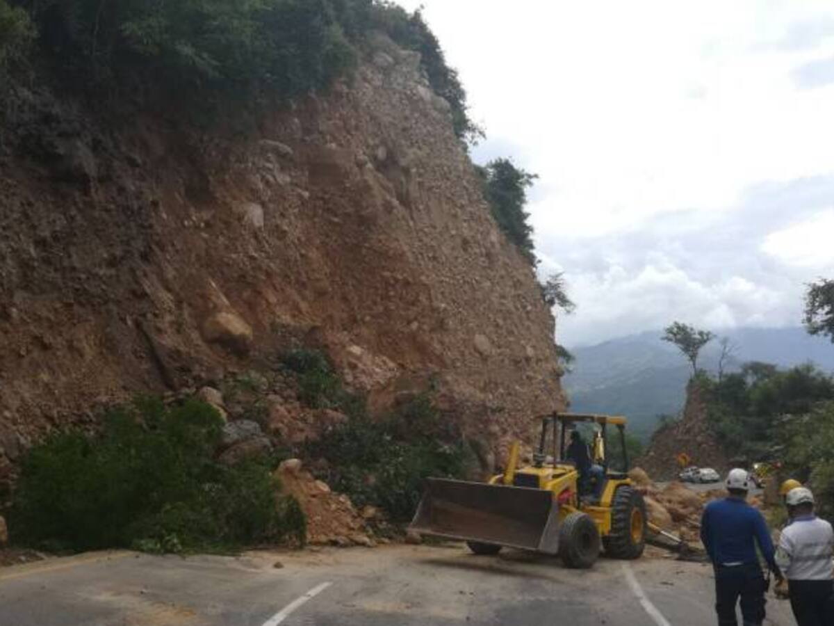 Cerrada vía Bogotá - Girardot en variante de Melgar