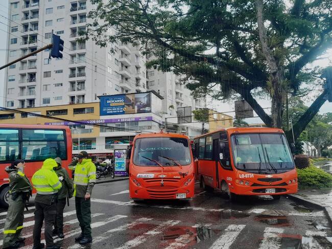 Varios puntos de Ibagué bloqueados por paro de transportadores.