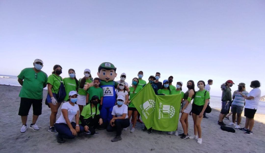 Limpieza de playa Los Cocos