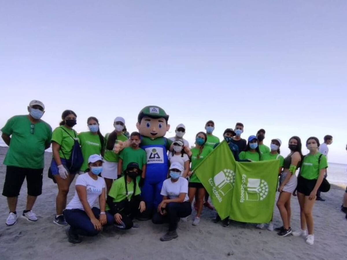 Interaseo acompañó jornada de limpieza de playas en Los Cocos