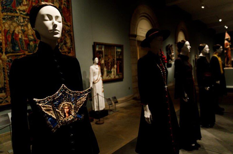 La exposición "Cuerpos celestiales: moda e imaginación católica" se presentará esta noche en la tradicional gala que el Met organiza junto al Anna Wintour Costume Center y que este año cumple 70 años como cita imprescindible para los amantes de la moda de la ciudad.