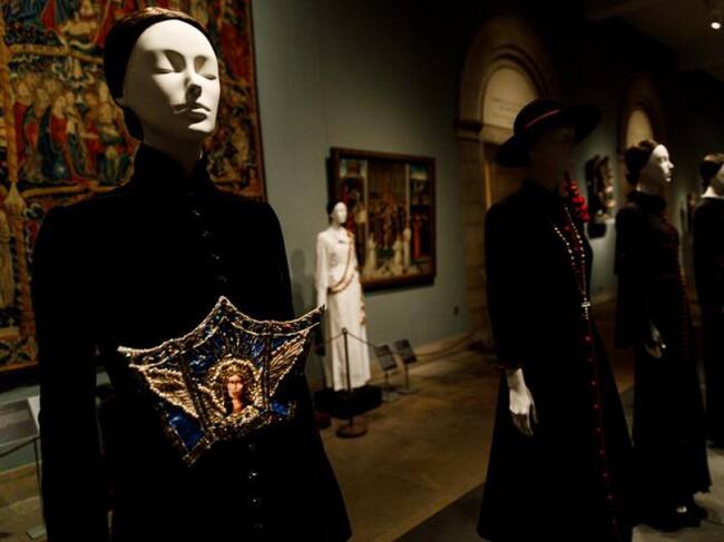 La exposición "Cuerpos celestiales: moda e imaginación católica" se presentará esta noche en la tradicional gala que el Met organiza junto al Anna Wintour Costume Center y que este año cumple 70 años como cita imprescindible para los amantes de la moda de la ciudad.