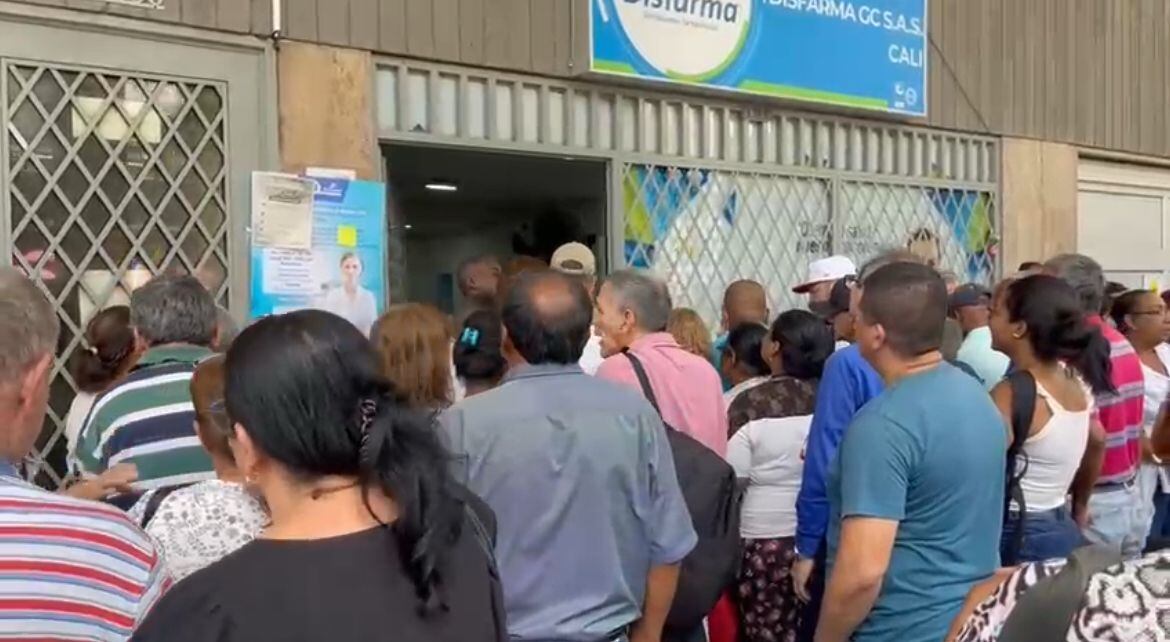 Disfarma, operador logístico de la EPS, aseguró que está implementando medidas para aliviar la situación. Foto: W Radio.