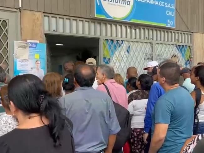 Disfarma, operador logístico de la EPS, aseguró que está implementando medidas para aliviar la situación. Foto: W Radio.