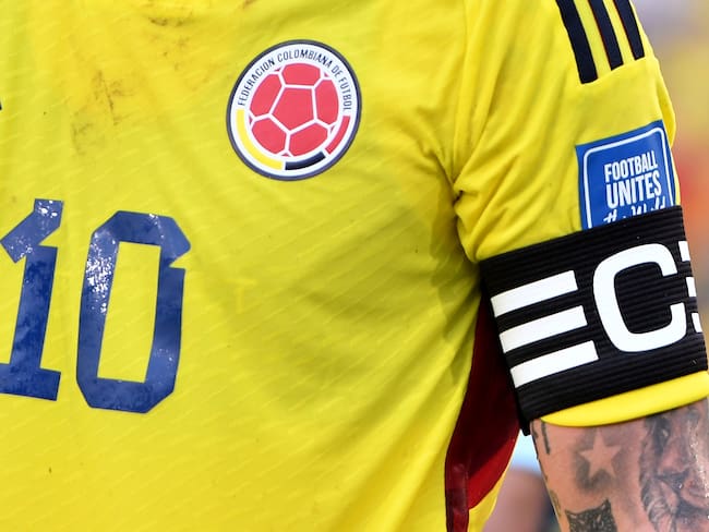 BARRANQUILLA, COLOMBIA - OCTOBER 12: Detailed view of the “Football Unites the World” badge from James Rodriguez of Colombia during a FIFA World Cup 2026 Qualifier match between Colombia and Uruguay at Roberto Melendez Metropolitan Stadium on October 12, 2023 in Barranquilla, Colombia. (Photo by Gabriel Aponte/Getty Images)