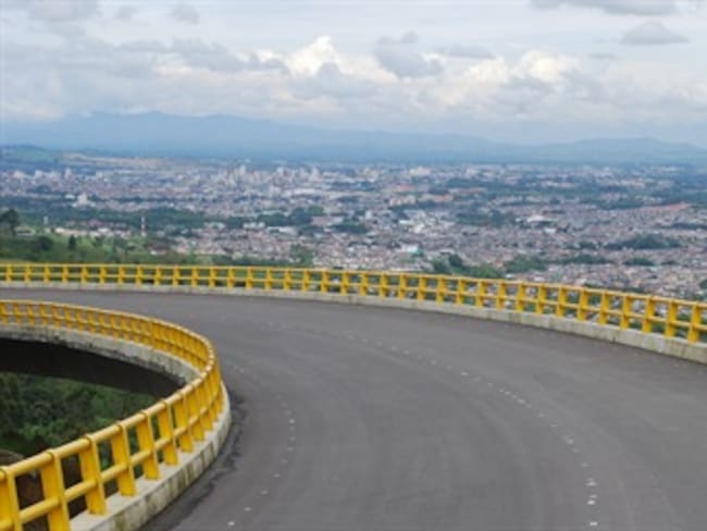 Uribe inaugura puente helicoidal, único en Colombia
