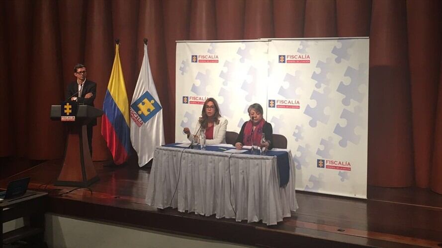 Gina Parody, ministra de Educación y María Paulina Riveros, vicefiscal general. Foto: En Twitter, @Mineducacion