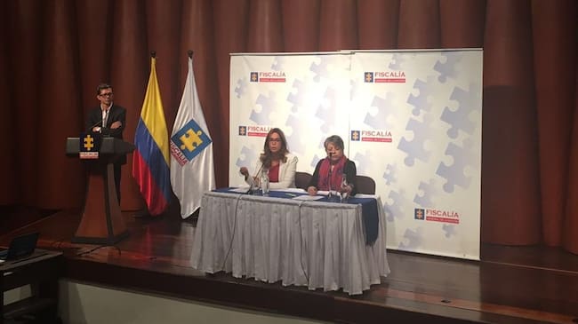 Gina Parody, ministra de Educación y María Paulina Riveros, vicefiscal general. Foto: En Twitter, @Mineducacion