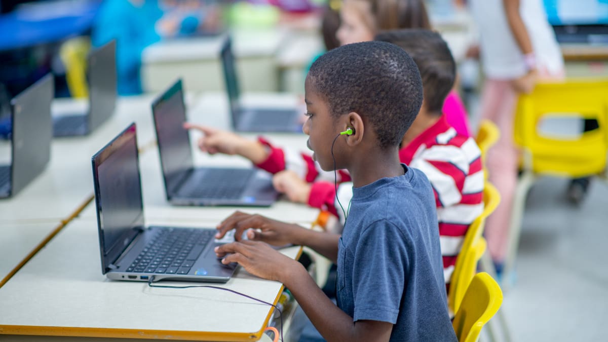 Bavaria llevará tecnología a más de 6.300 estudiantes en Antioquia