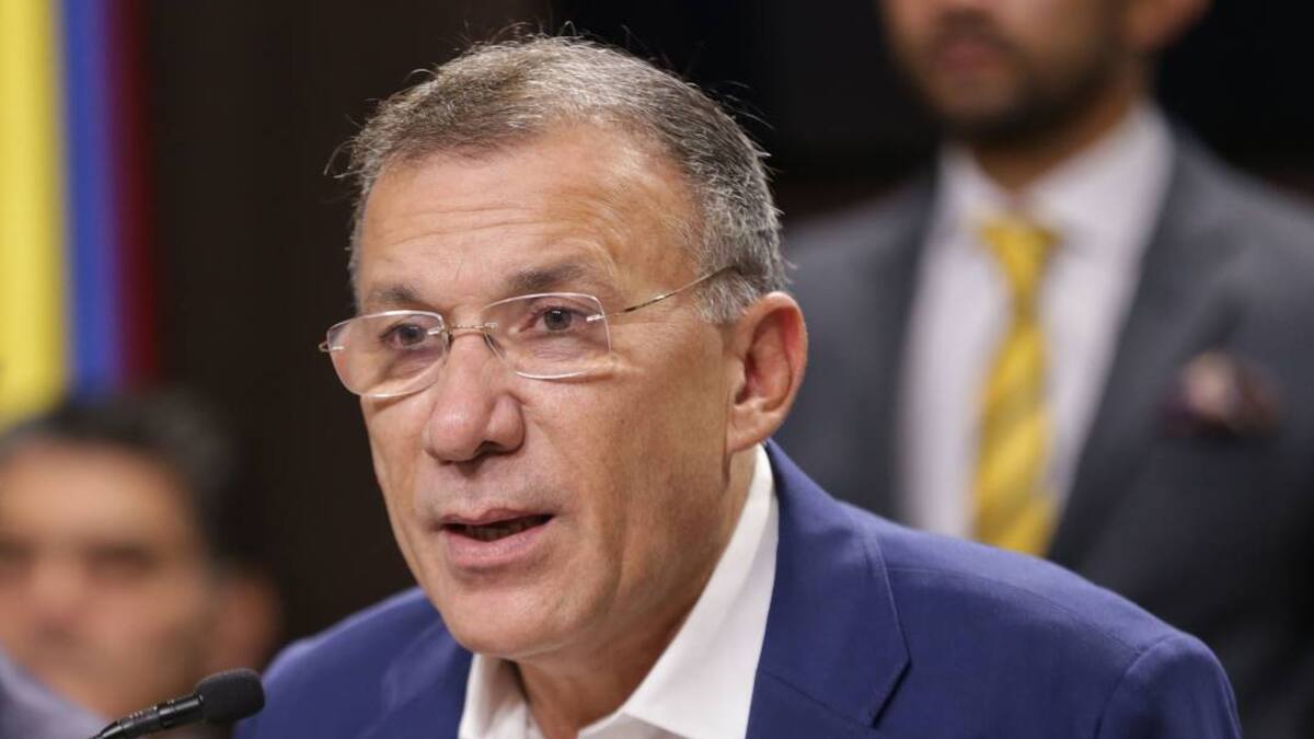 “No obedece a la inclusión de nadie”, Roy a críticas por rehacer lista de contralor